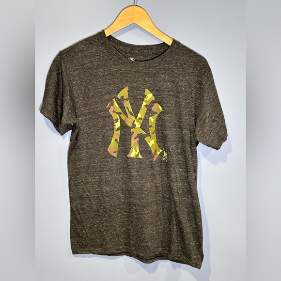 Set Of 2 T Shirts Size Medium Different Brands Color Gray For Mens - Picture 1 of 7